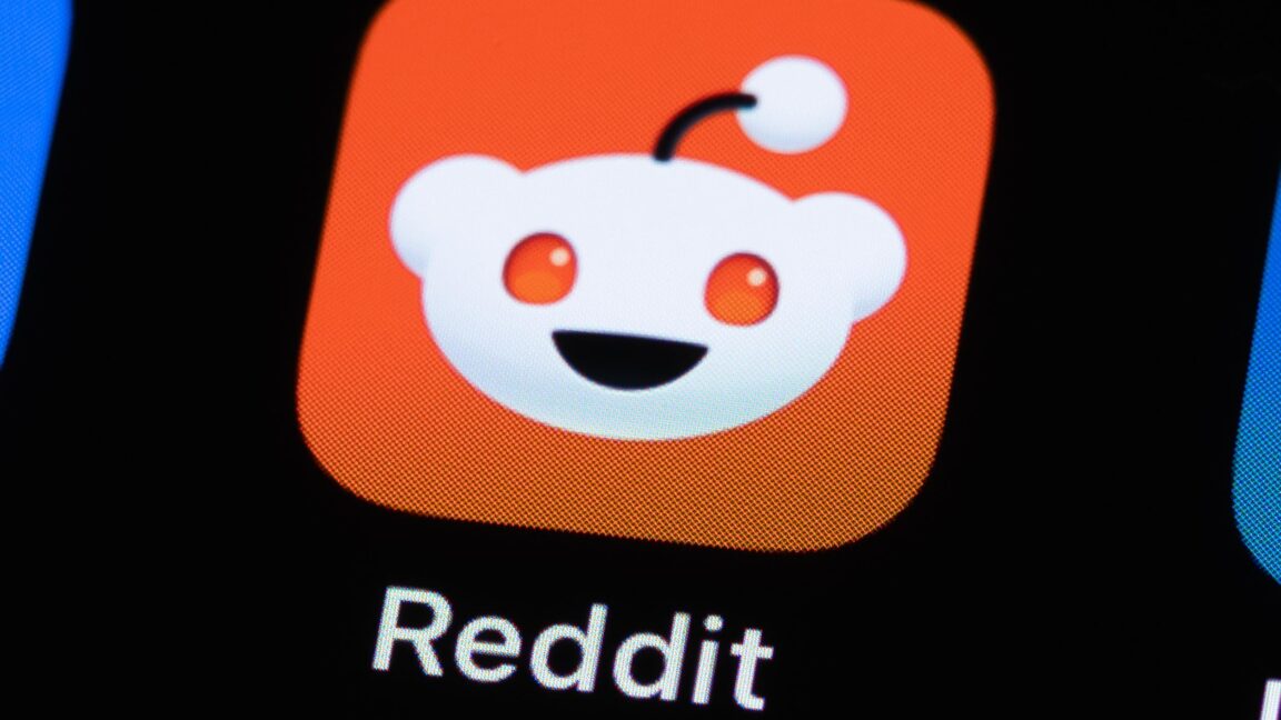 Trump Administration Subpoenas Reddit Over User's ICE Criticism