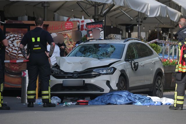 Two Killed After Car Drives Into Pedestrians In Central Leipzig