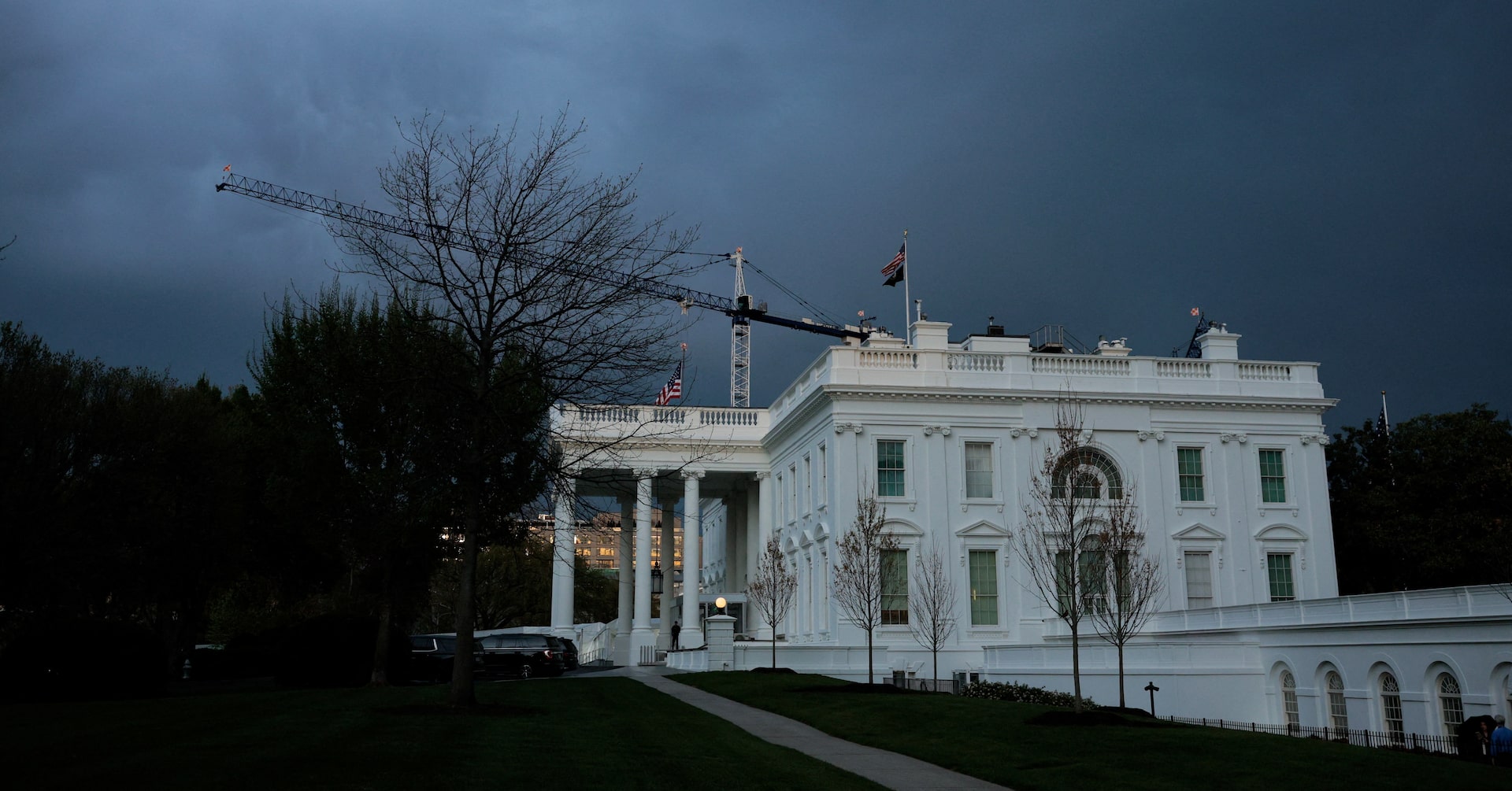 White House Bars Staff From Trading Futures as Iran War Roils Markets